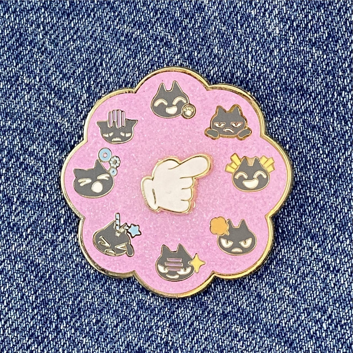 Spinner Pin : Animal Reaction enamel pin, spinning