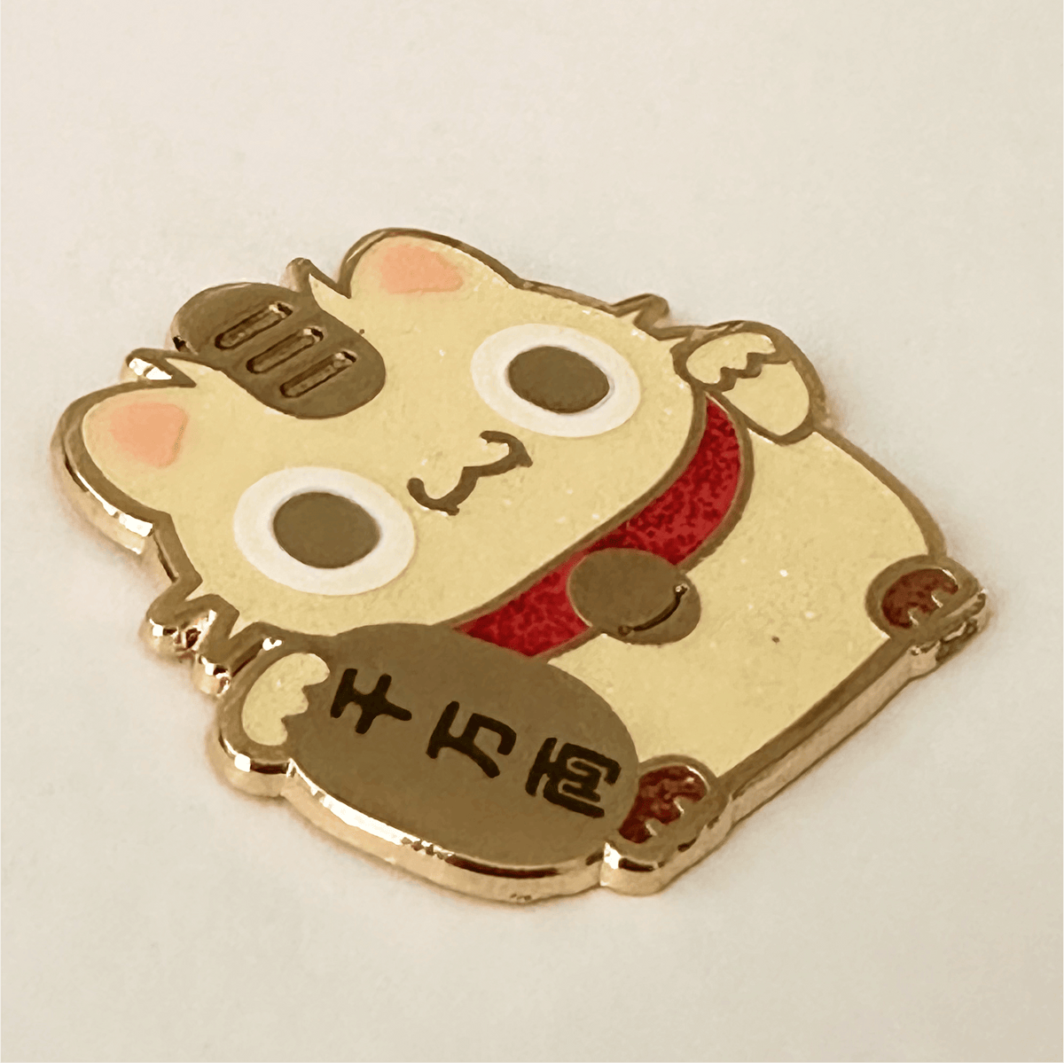 Maneki Neko Meow enamel pin, gold plating