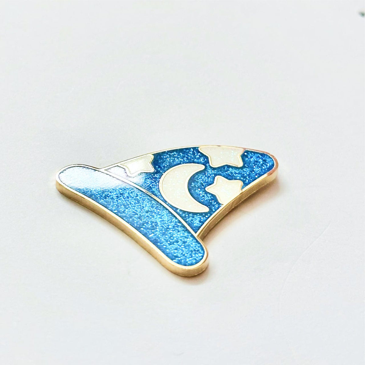 Fantasy Sorcerer Hat enamel pin, gold plating