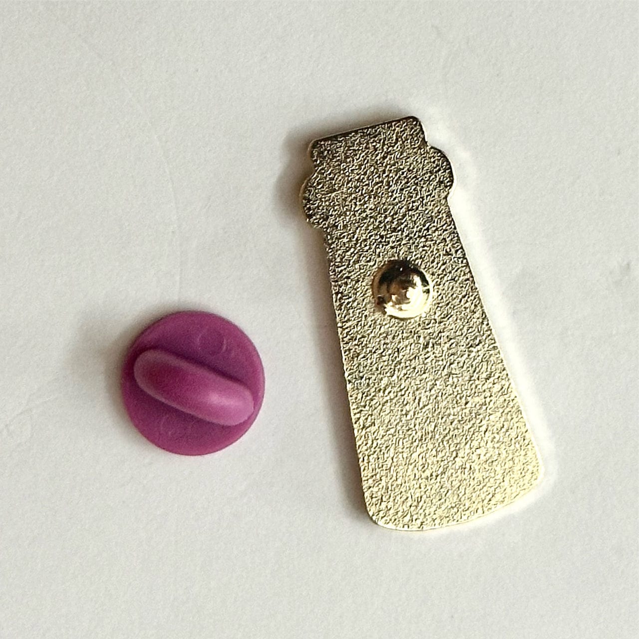 Pinbuds Enamel pin Llama poison pin (pearlescent)