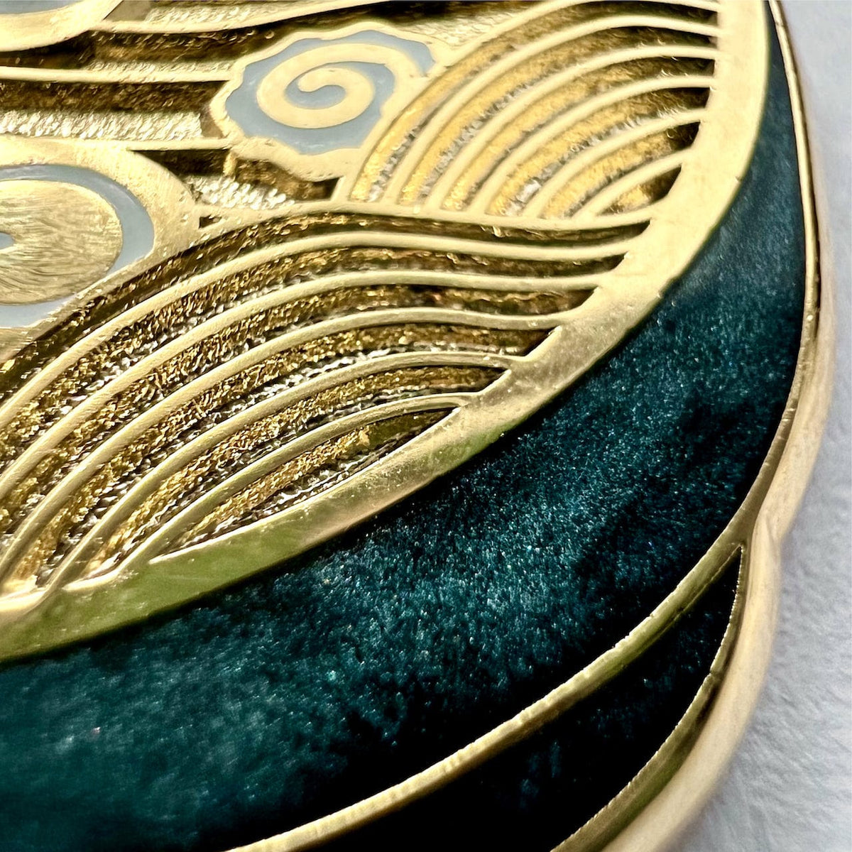 Ramen Wave enamel pin, gold plating