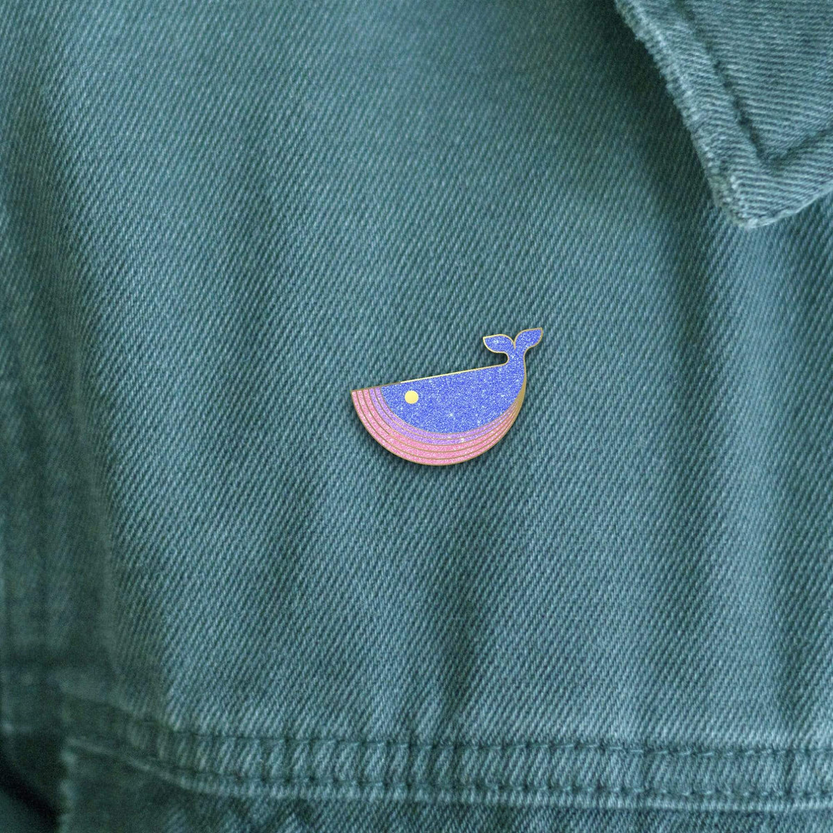 Bisexuwhale Pride enamel pin, gold plating